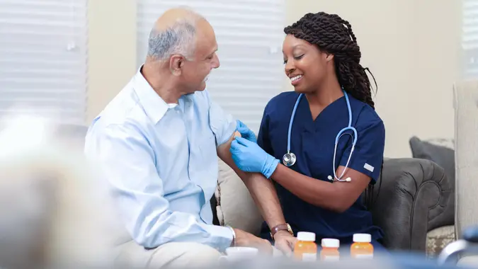 Dubai: Emeklilikte Yeni Adres 2 senior man getting medical vaccine shot iStock 1164212804