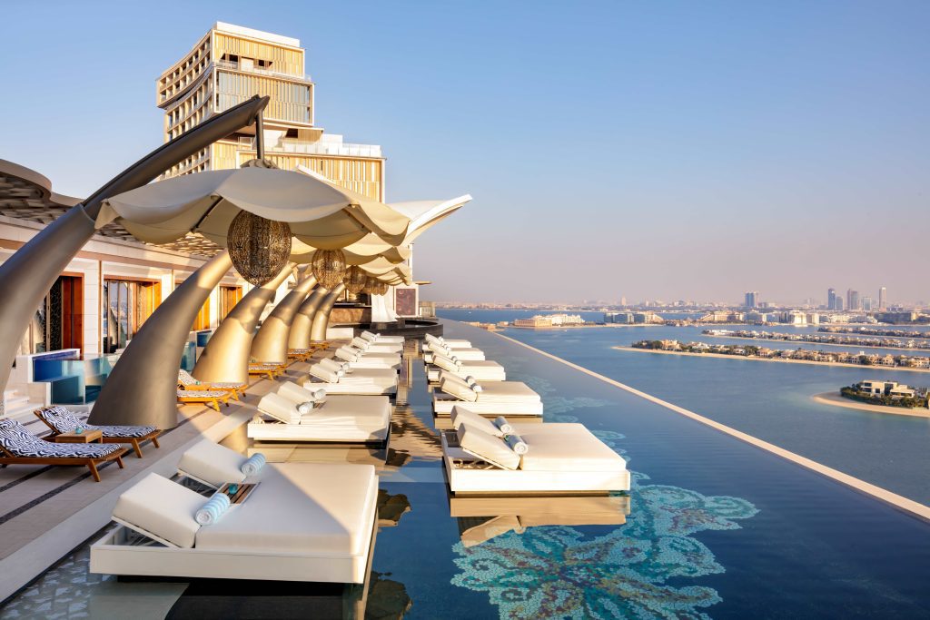 Dubai Atlantis The Royal'daki Tüm Restoranlar 4 cloud22 poolloungers 2 1024x683