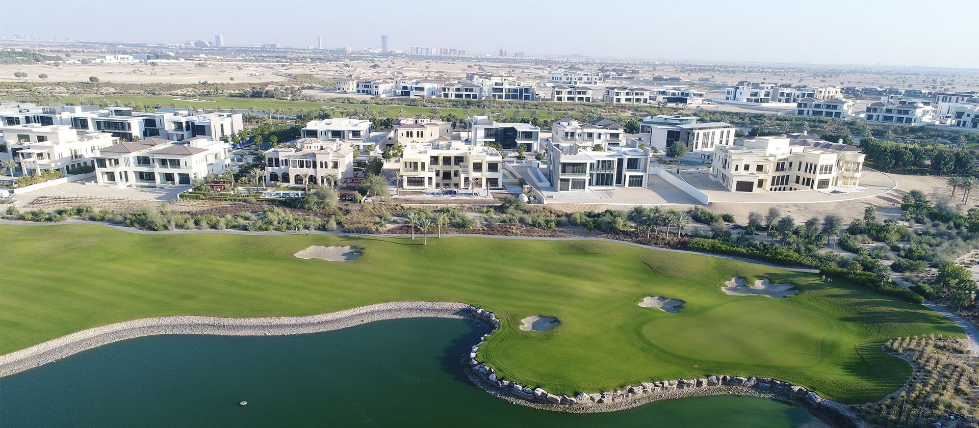 Emirates Hills'de Yaşamak: Dubai'nin En Prestijli Topluluklarından Biri