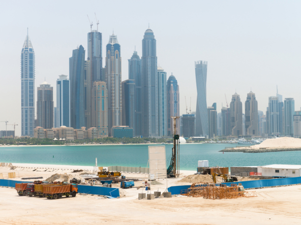 Dubai’de Gölgede Kalan Hikâyeler: Göçmen İşçilerin Şehri Nasıl İnşa Ettiği